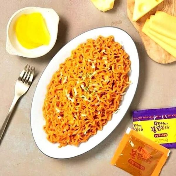 Лапша быстрого приготовления SAMYANG Buldak Quattro Cheese Ramen Hot Chicken Flavor Ramen 5 шт х 145 г 7338 фото