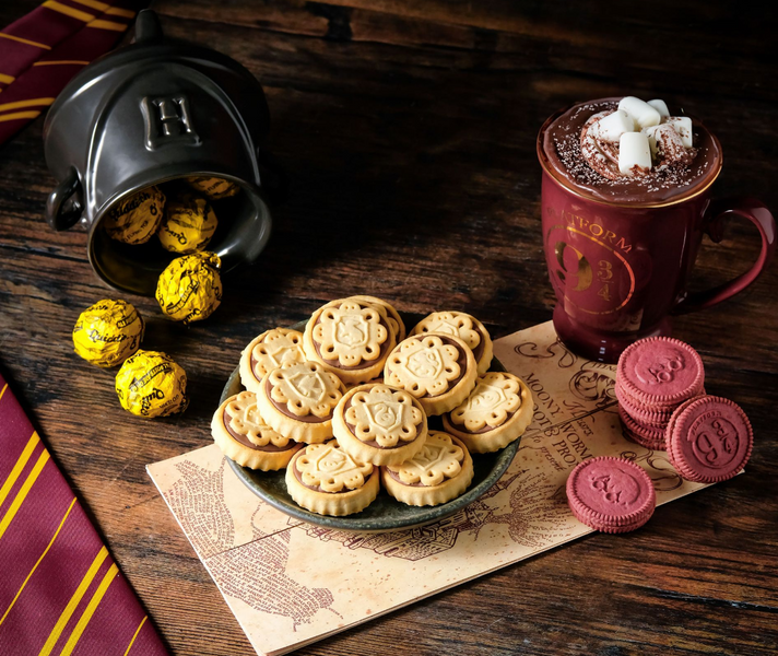 Печенье Harry Potter Hogwarts Cookies с ванильной начинкой 180г 7620 фото