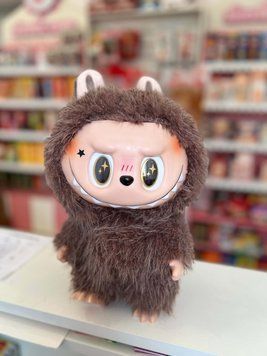 Велика іграшка Лабубу Pop Mart Labubu The Monsters Zimomo Brown коричневий 38 см. 9064 фото
