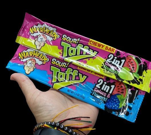 Жувальна цукерка WarHeads Sour Taffy Bar 2в1 Watermelon Аpple 42г 6786 фото