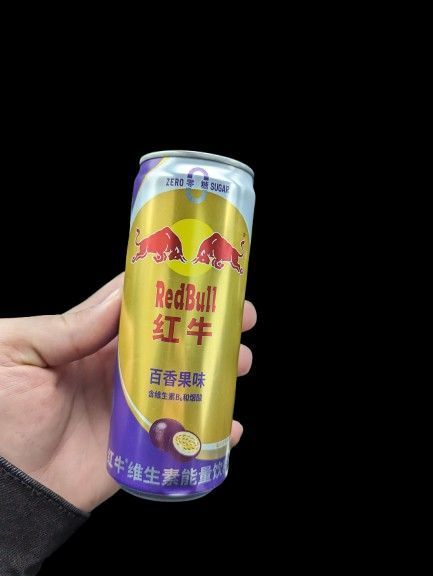 Энергетический напиток Red Bull Passion Fruit Energy Drink 330мл 7483 фото