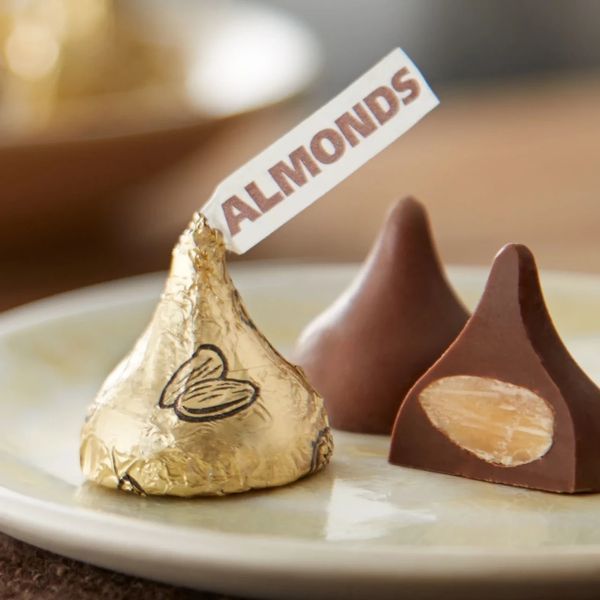 Шоколадные конфеты Hershey's Kisses Milk Chocolate с миндалем 127 г 7350 фото
