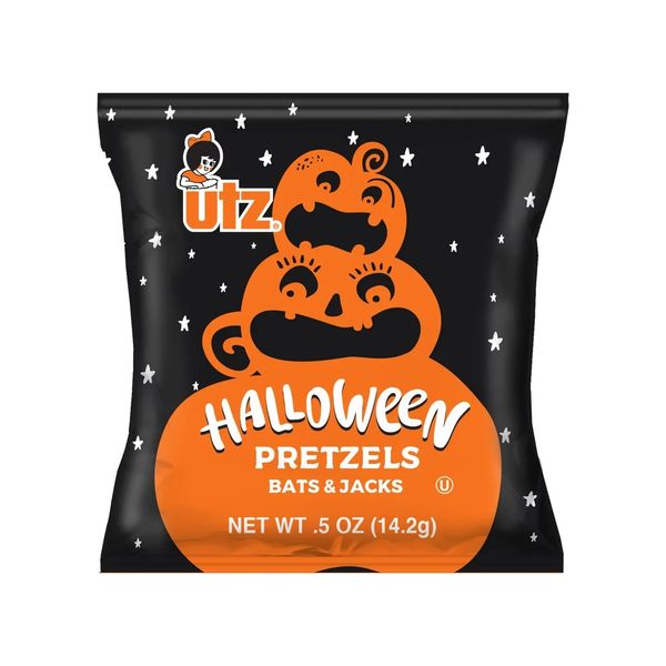 Набір кренделиків Utz Halloween Pretzels Bats & Jacks Treats 510.3g - 36шт 4046 фото