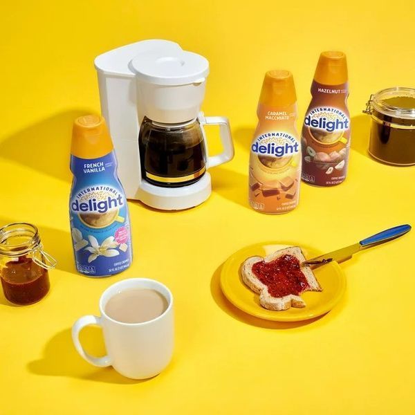 Карамельный сироп для кофе International Delight Caramel Macchiato Coffee Creamer 946.35ml 4997 фото