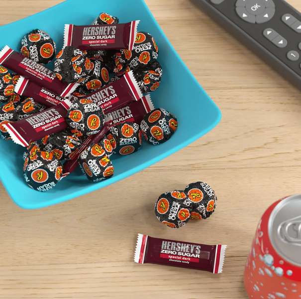 Мікс шоколадних цукерок Hershey's And Reese's Zero Sugar Assorted Dark Chocolate Candy 439г 10312 фото