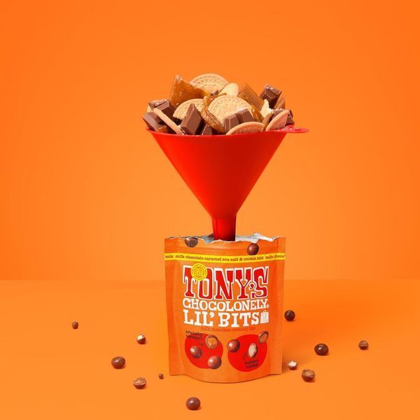 Драже Tony's Chocolonely Lil' Bits с карамелью, морской солью и печеньем 113г 6900 фото