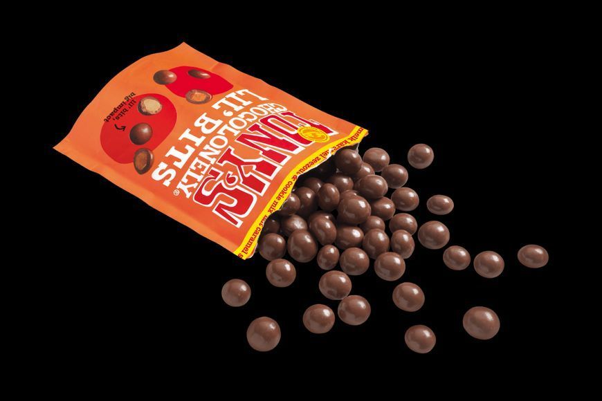 Драже Tony's Chocolonely Lil' Bits с карамелью, морской солью и печеньем 113г 6900 фото