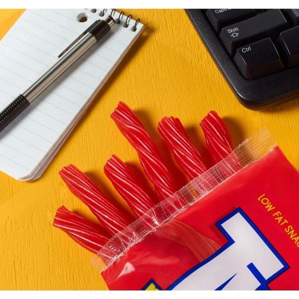 Мармелад Twizzlers Pull'n'Peel со вкусом вишни 396г 7056 фото