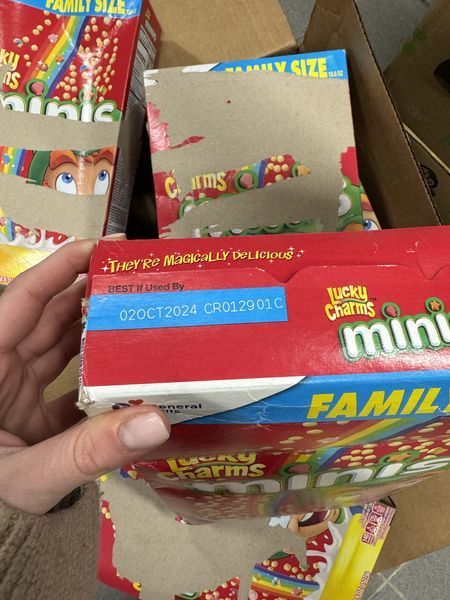 Сухой завтрак Lucky Charms Minis Cereal with Marshmallows Family Size 527 g (Пошкоджена упаковка) 5228 фото