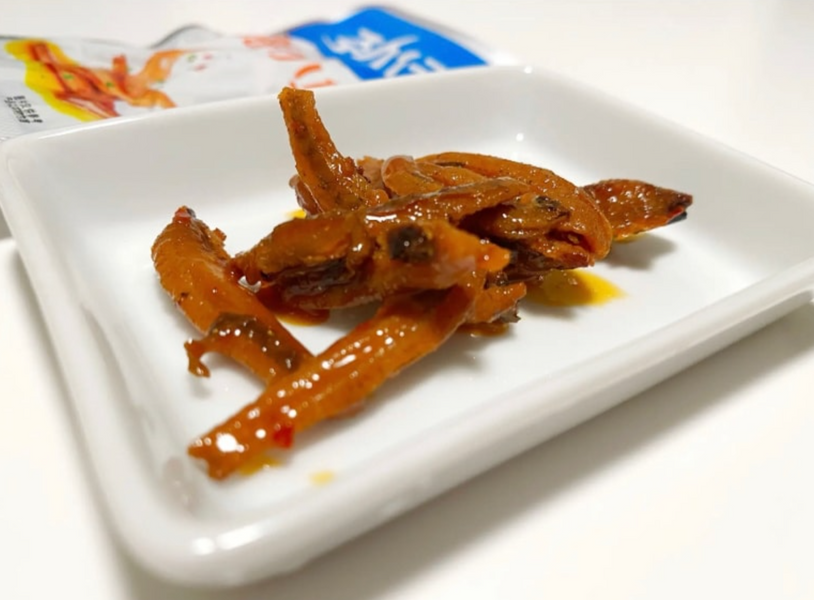 Рибні снеки Hua Wen Food Braised Soy Sauce Anchovy Fish Snack із соєвим соусом 20шт х 12г 8781 фото