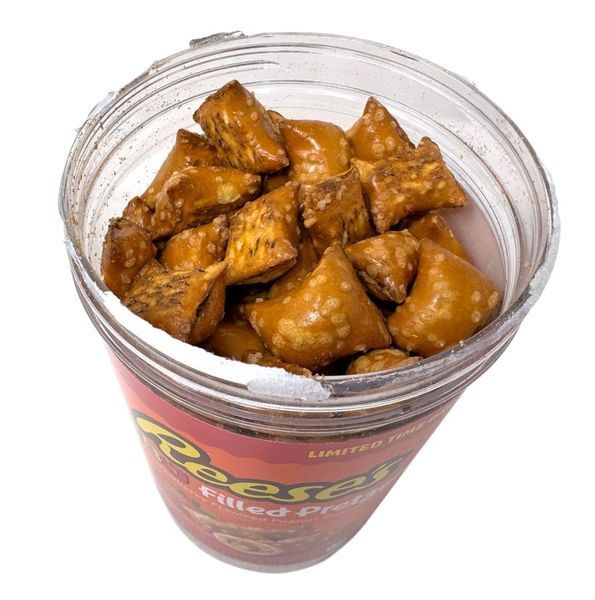 Крендельки Reese's PB&J Filled Pretzels with Strawberry Flavored Peanut Butter Filling 510г 10268 фото