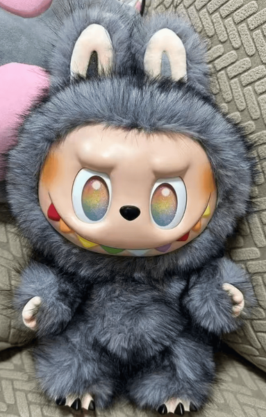 Велика іграшка Лабубу Дракончик Pop Mart The Monsters Labubu Grey Zimomo 38см 9083 фото