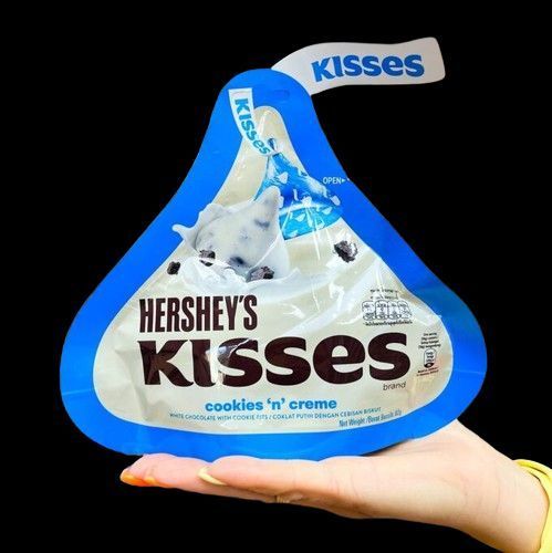 Шоколадні цукерки Hershey's Kisses Cookies 'n' Creme 82г 7110 фото