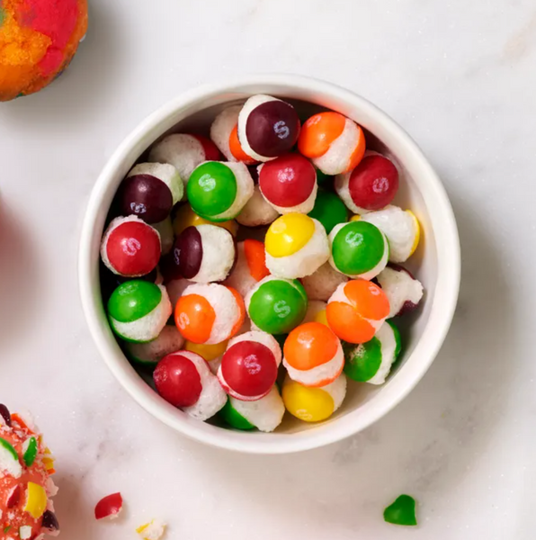 Кислі цукерки Skittles Pop'd Sour Freeze Dried Candy 156г 8568 фото
