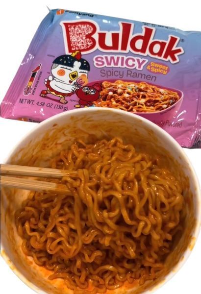 Локшина Samyang Buldak Swicy Sweet and Spicy Chicken Flavored Ramen Noodles 130г 10271 фото