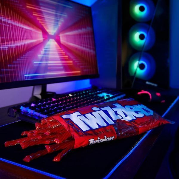Мармелад Twizzlers Twists Licorice Style зі смаком полуниці 453г 7062 фото