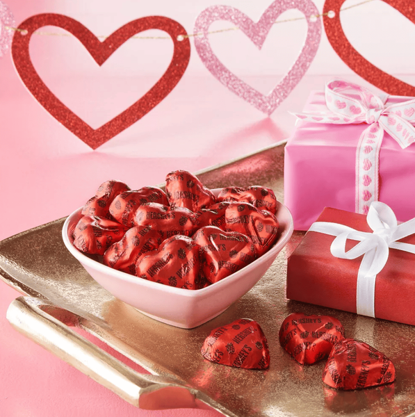 Шоколадні цукерки Hershey's Strawberry Creme Hearts Candy 249г 10272 фото