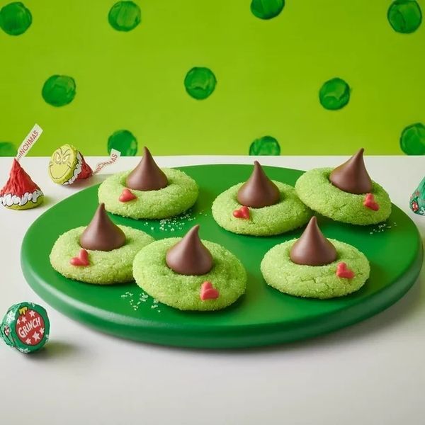Шоколад Hershey's KISSES Grinch Milk Chocolate Christmas Candy 184 g 4341 фото