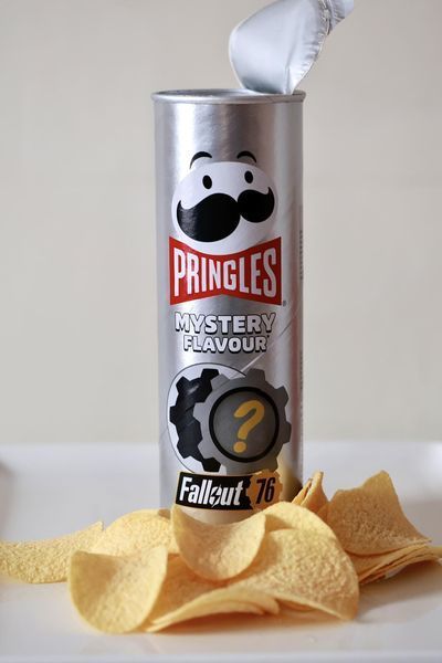 Чіпси Pringles Mystery Flavour Fallout 76 Potato Crisps 165г 10224 фото