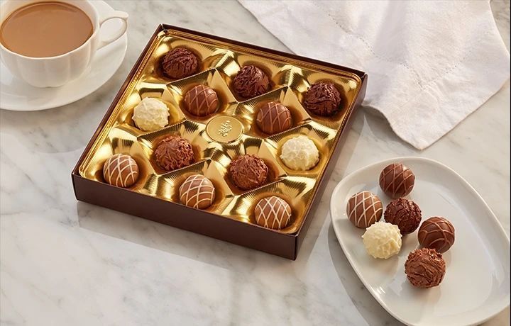 Шоколадні цукерки Lindt Gourmet Truffles Gift Box 193g 11290 фото