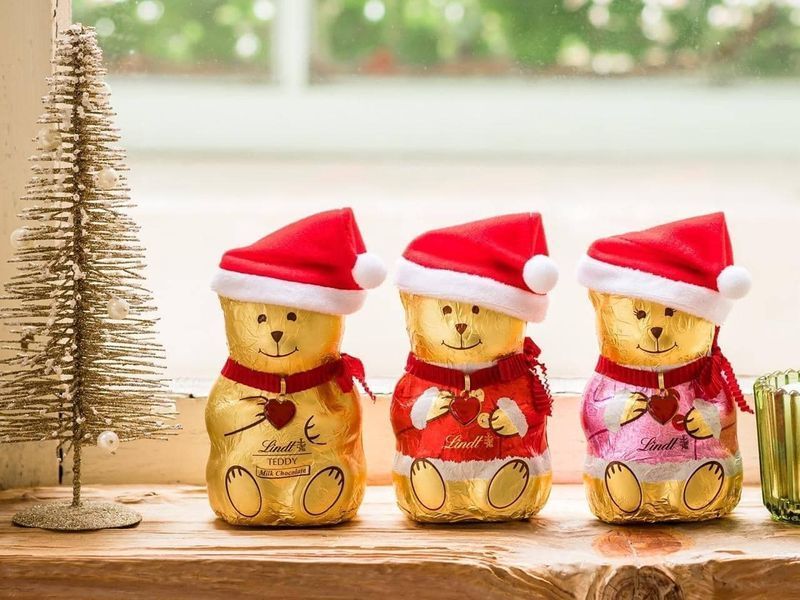 Шоколадні ведмедики Lindt Teddy Girl Milk Christmas 100 г 7803 фото