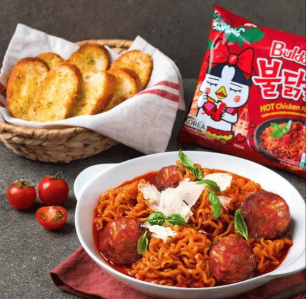 Лапша быстрого приготовления Samyang Buldak Hot Chicken Tomato Pasta Flavour Ramen 140г 8992 фото