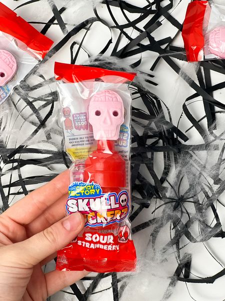 Леденец с кислой жидкостью Halloween Skull Suckers - клубника 40g 3008 фото