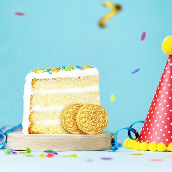 Печиво Oreo Golden Birthday Cake Creme Sandwich Cookies Limited Edition 303г 8746 фото