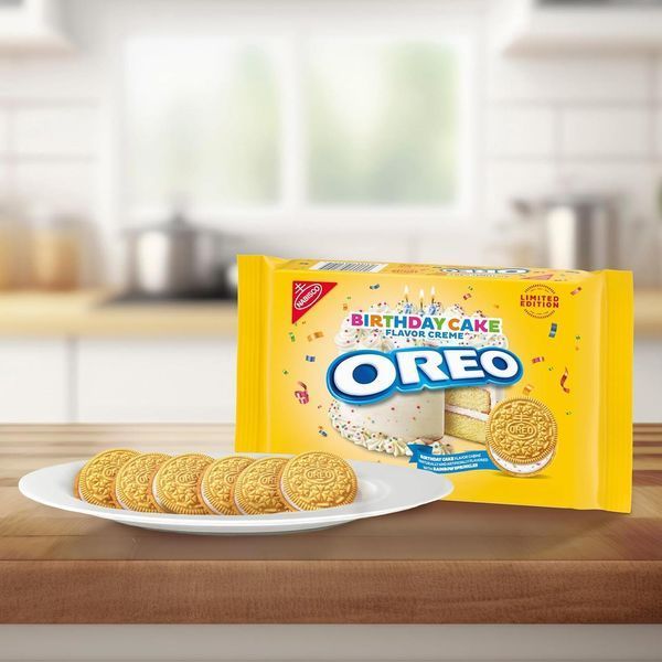 Печиво Oreo Golden Birthday Cake Creme Sandwich Cookies Limited Edition 303г 8746 фото