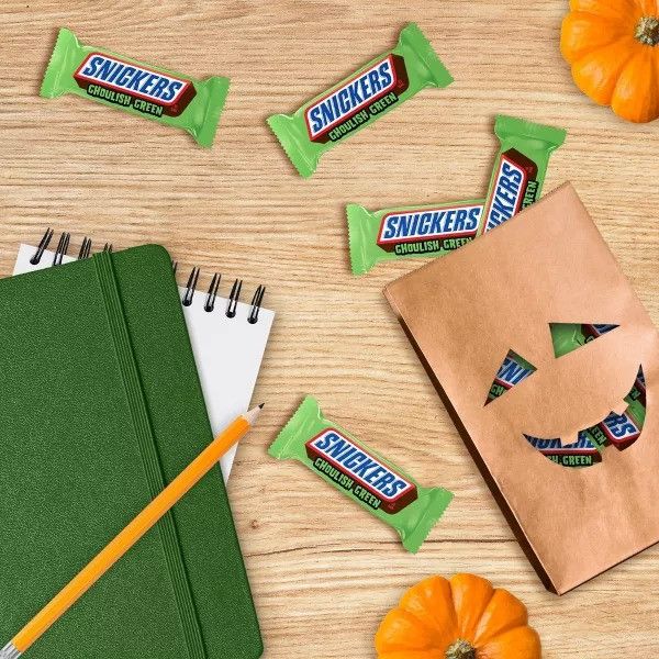 Батончик Snickers Halloween Ghoulish Green Chocolate Bag Fun Size 274.7g 5810 фото