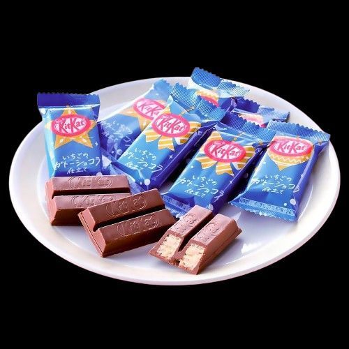 Упаковка шоколадних батончиків Nestle KitKat Mini Wafer Chocolate Strawberry Gateau 10шт 116 г 7232 фото
