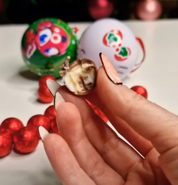 Ялинкова іграшка Bip Christmas Ornaments з шоколадними цукерками 1шт 7615 фото