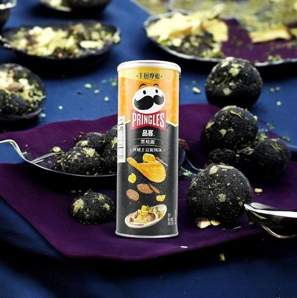 Чіпси Pringles Black Truffle Velvet Mashed Potatoes Premium Flavor 80г 8093 фото