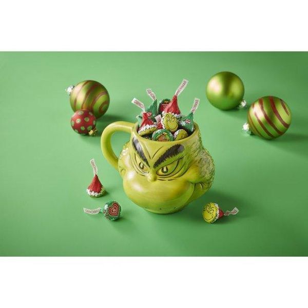 Новогодние конфеты KISSES Grinch Holiday Milk Chocolate 289g 2290 фото