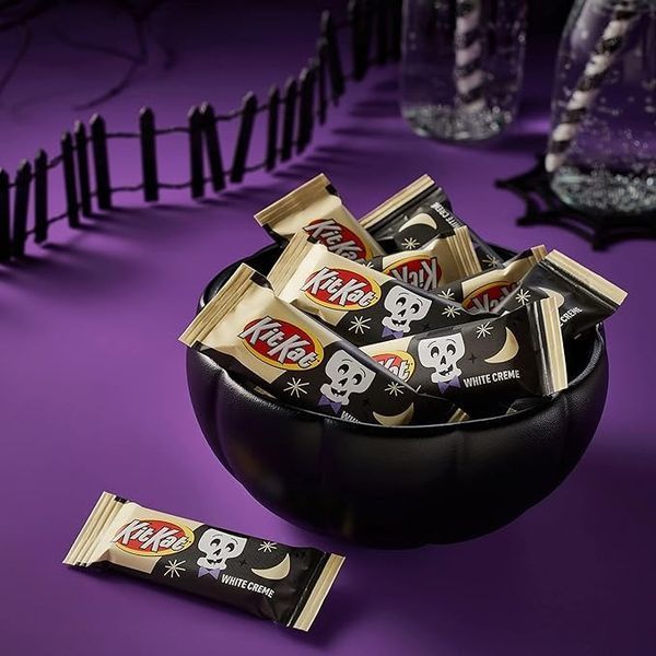 Батончик Kit Kat Breaking Bones White Creme Snack Size Candy Bars 291g 5816 фото