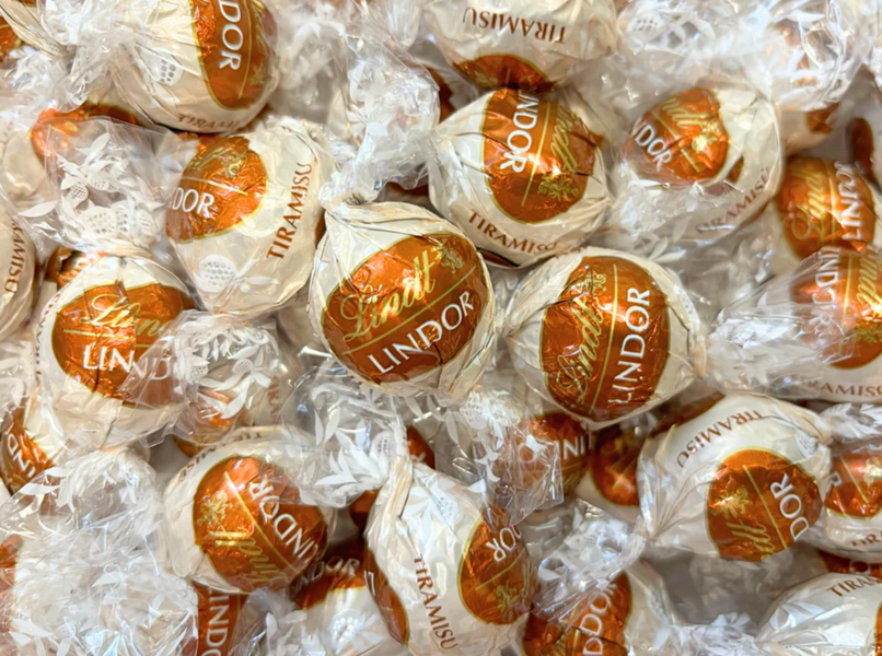 Шоколадные конфеты Lindt Lindor Tiramisu Milk Chocolate Truffles 200г (BBD 28.02.26) 8538 фото