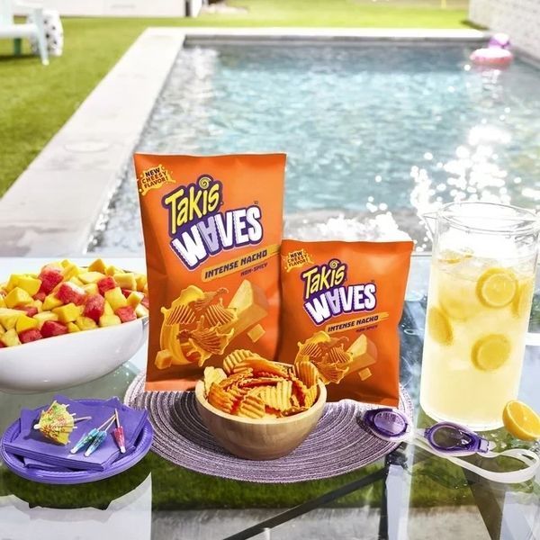 Чіпси Takis Intense Nacho Waves хвилясті з сиром 70.9 г 6772 фото