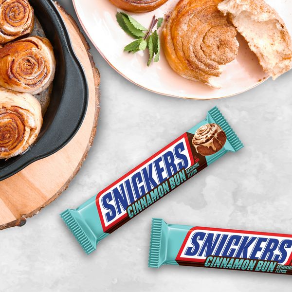 Батончик Snickers Cinnamon Bun 42g 2356 фото