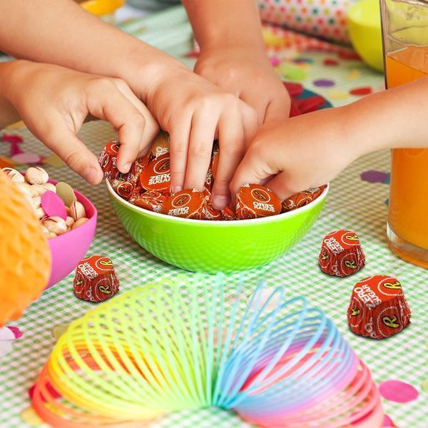 Шоколадні цукерки Reese's Zero Sugar Miniatures Chocolate Peanut Butter Cups 439г 8496 фото
