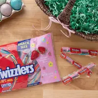 Желейки Twizzlers Pull n Peel Strawberry Blast 286g
